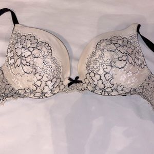 Victoria Secret bra size 34 B